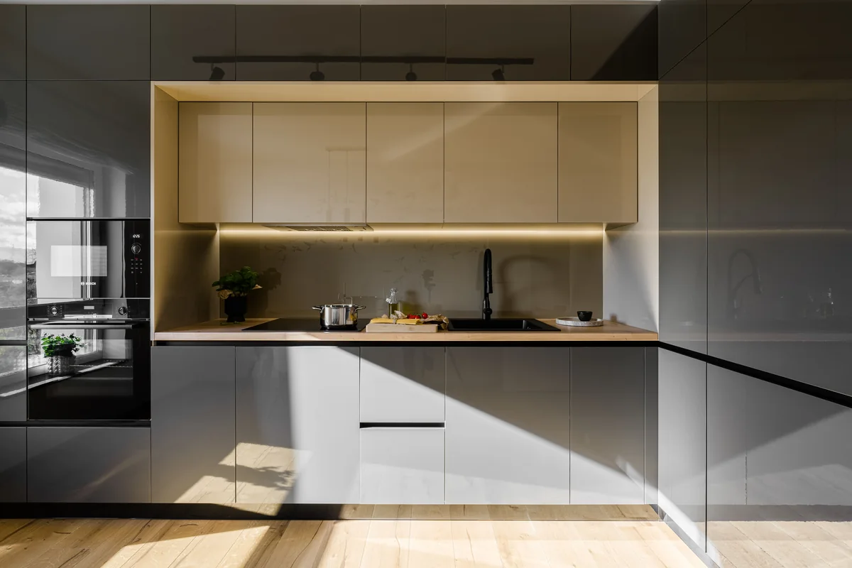 Glam Autumn — Kitchen in sunlight