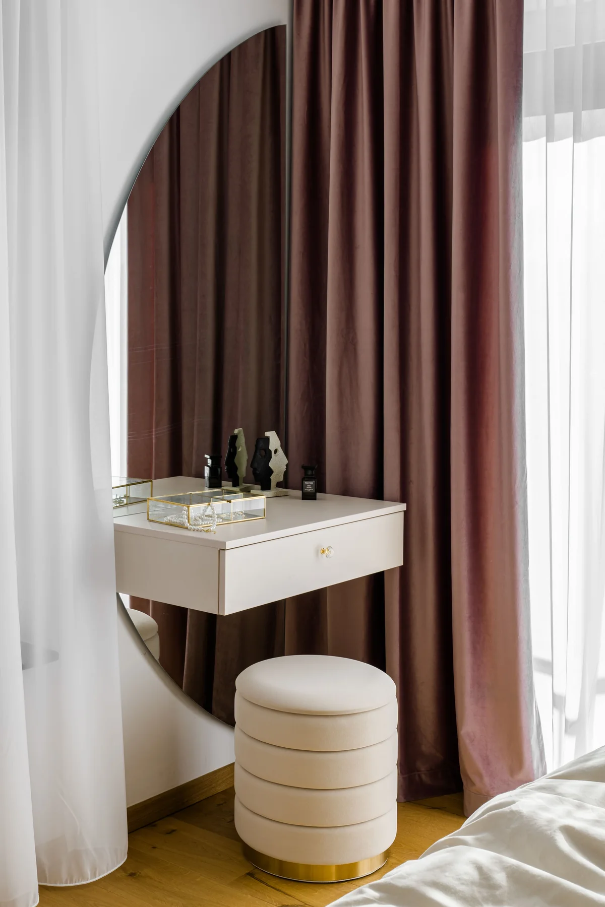 Glam Autumn — Dressing table and arched mirror